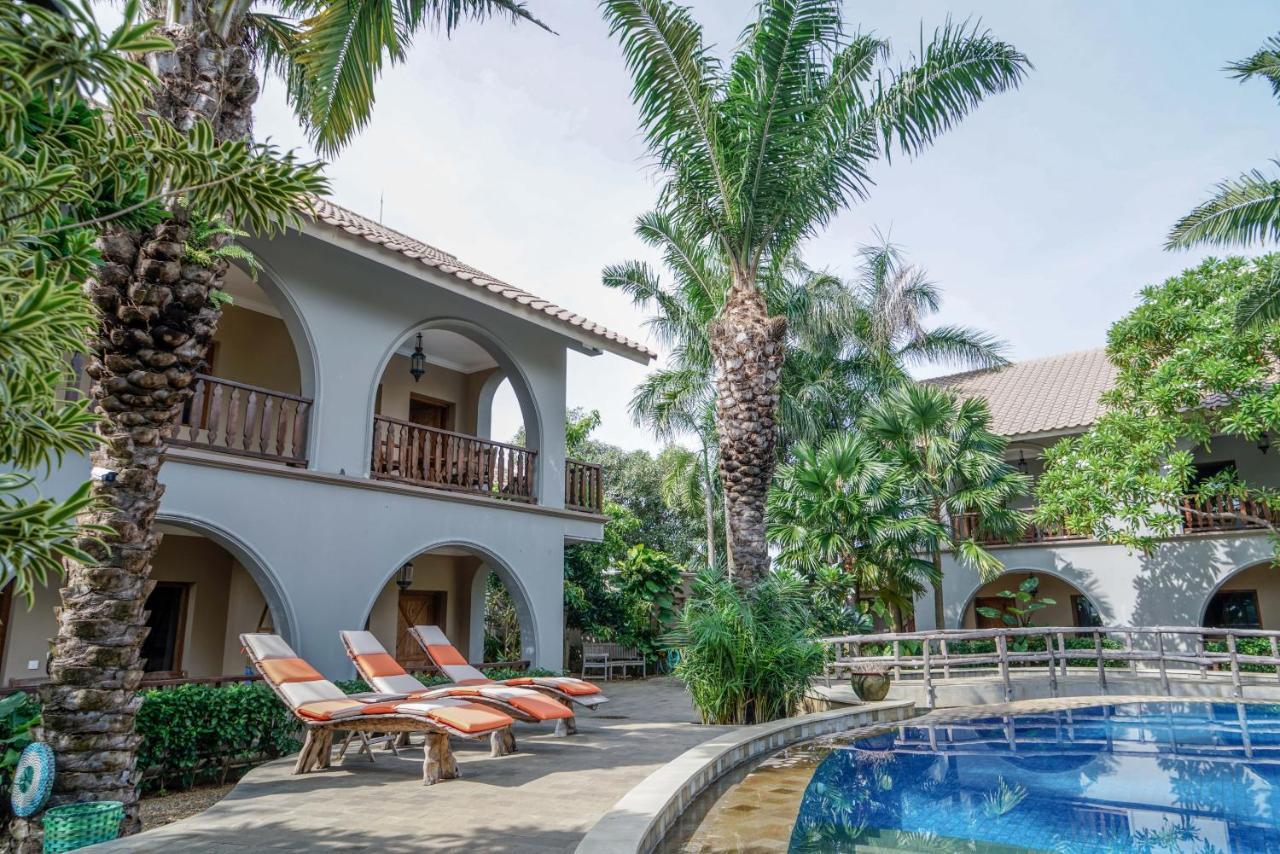 Coconut Lodge Resort Jepara Exteriör bild