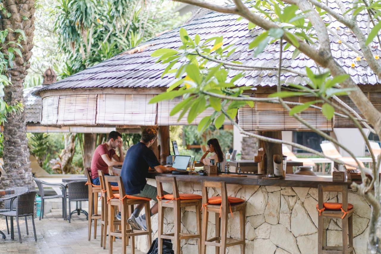 Coconut Lodge Resort Jepara Exteriör bild