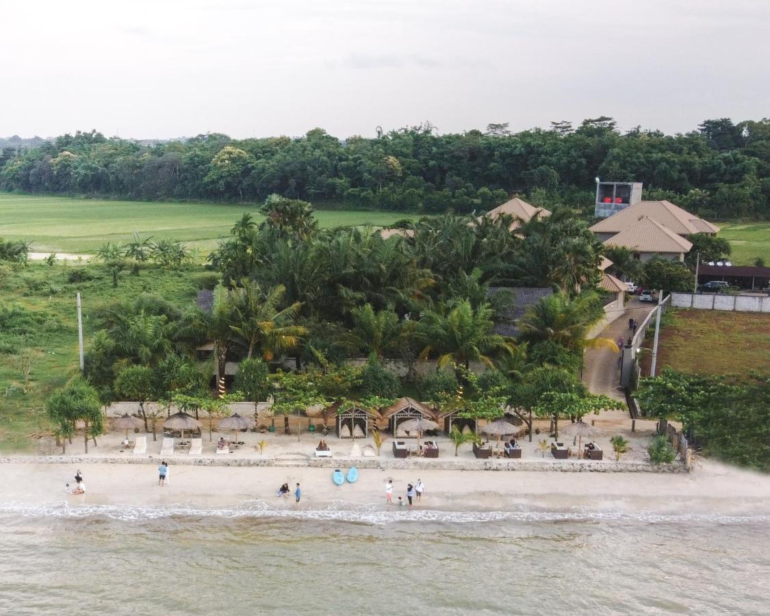 Coconut Lodge Resort Jepara Exteriör bild