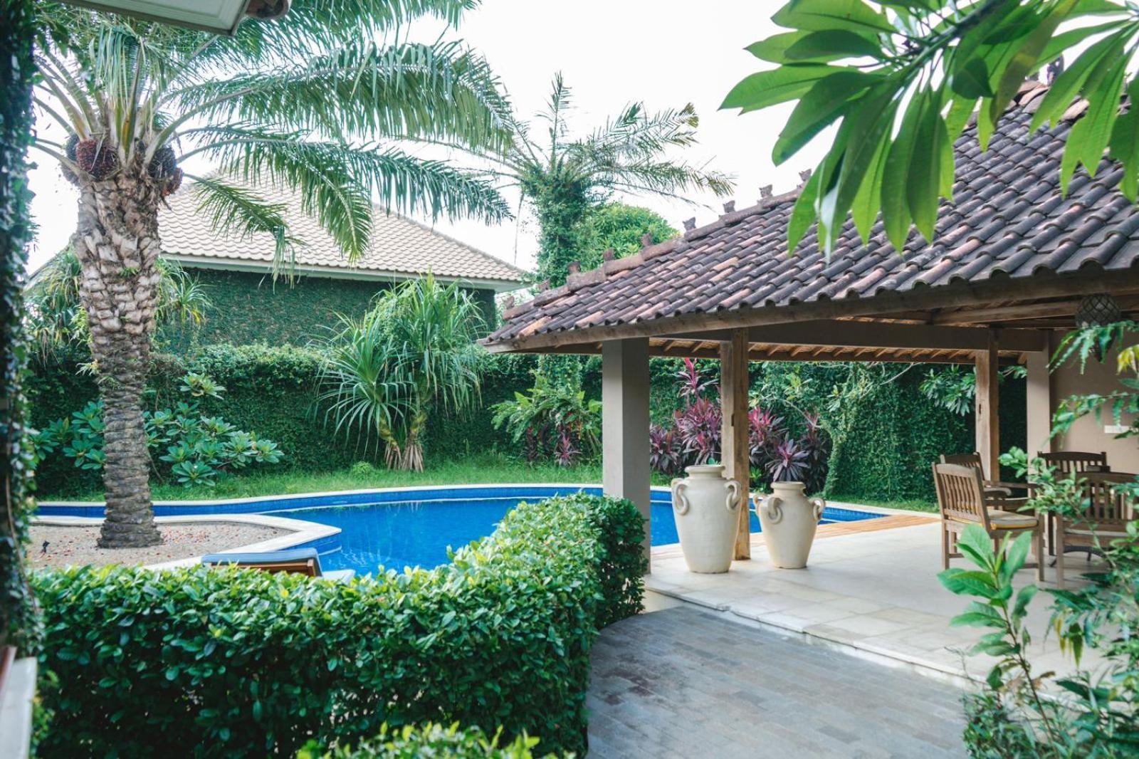 Coconut Lodge Resort Jepara Exteriör bild