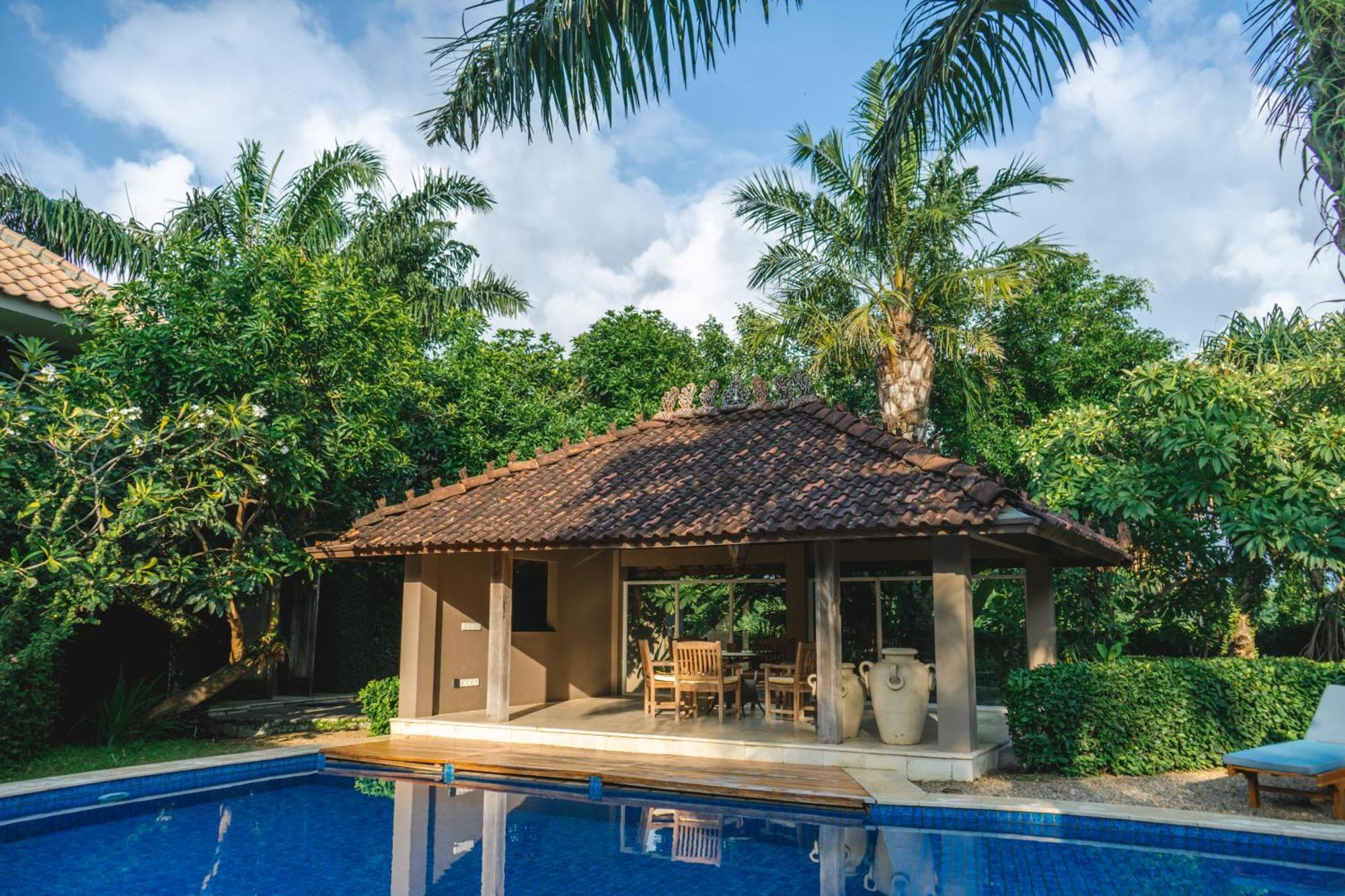 Coconut Lodge Resort Jepara Exteriör bild